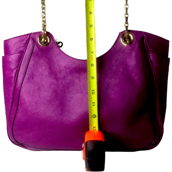 SALVATORE FERRAGAMO GANCINI Magenta Leather Betulla Shoulder Bag w/ Side Pockets - Picture 7 of 17